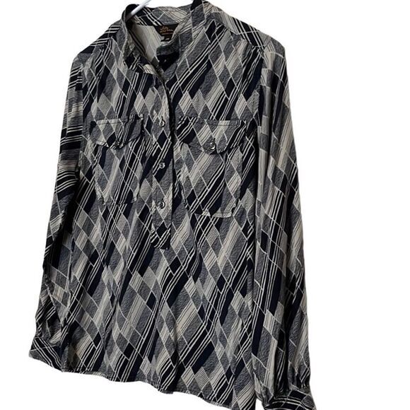 L.L.Bean womens blouse 6P 100% silk black label artsy chest pockets button cuff - Picture 7 of 7